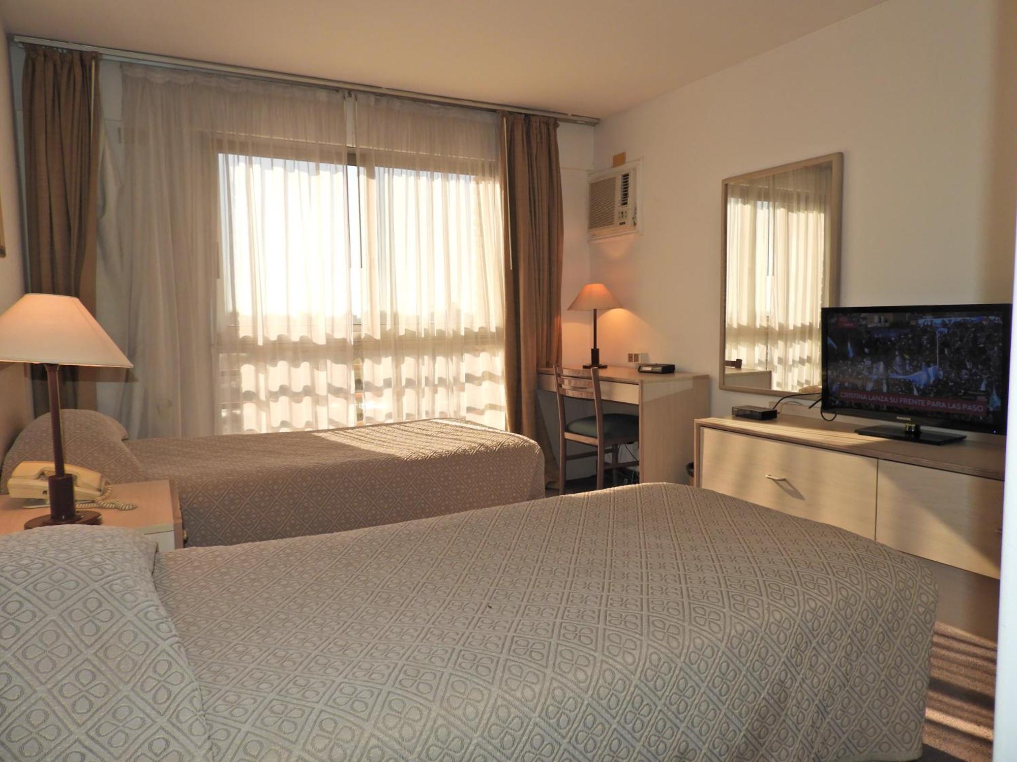 מונטווידאו Hotel Tres Cruces מראה חיצוני תמונה