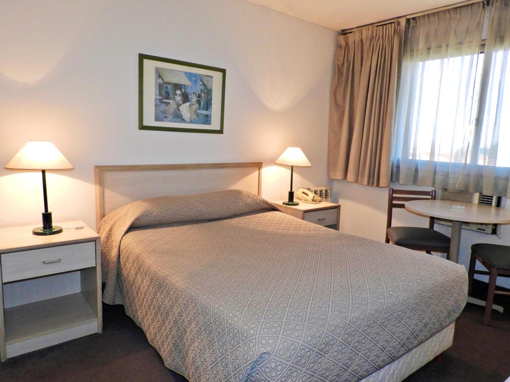 מונטווידאו Hotel Tres Cruces מראה חיצוני תמונה
