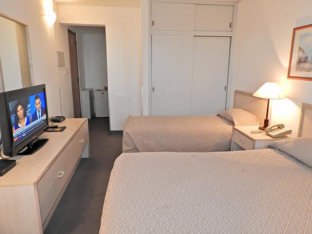 מונטווידאו Hotel Tres Cruces מראה חיצוני תמונה