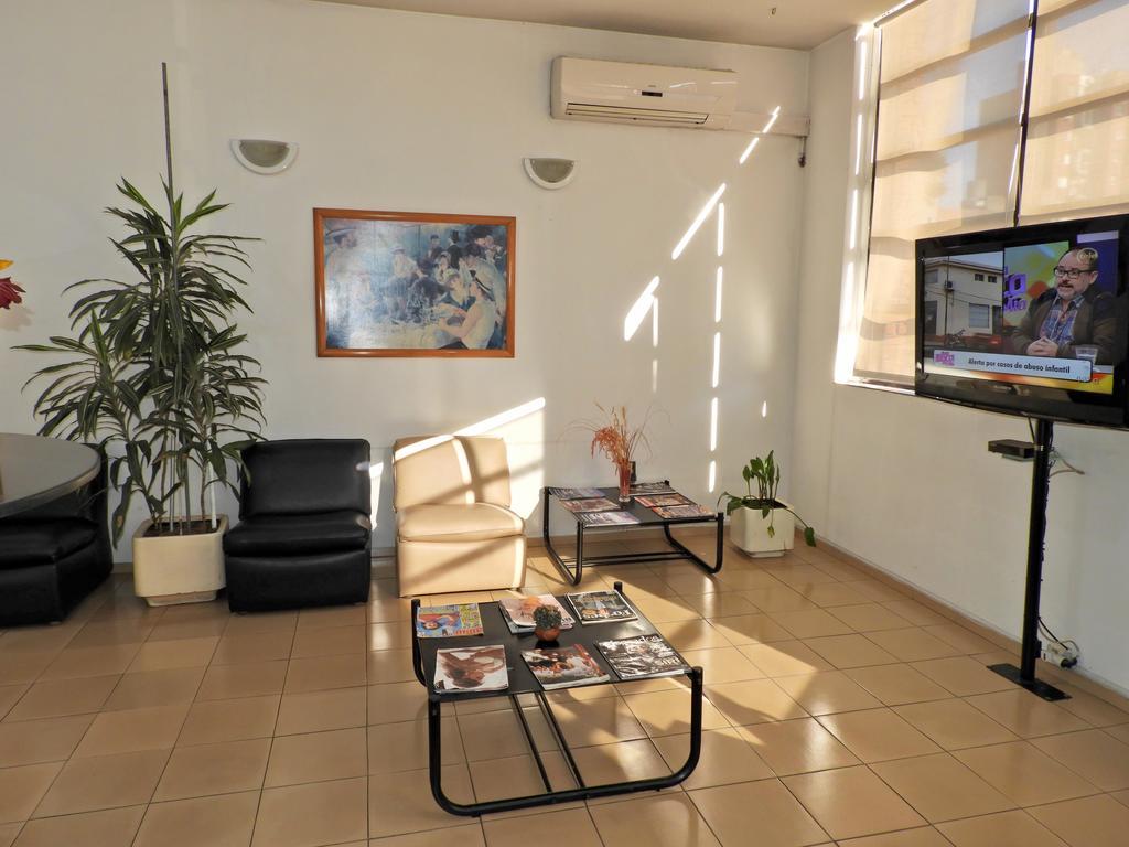 מונטווידאו Hotel Tres Cruces מראה חיצוני תמונה
