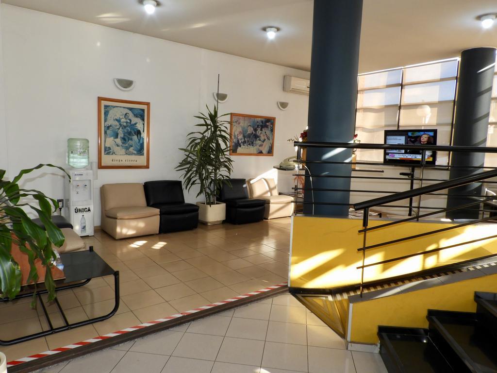 מונטווידאו Hotel Tres Cruces מראה חיצוני תמונה