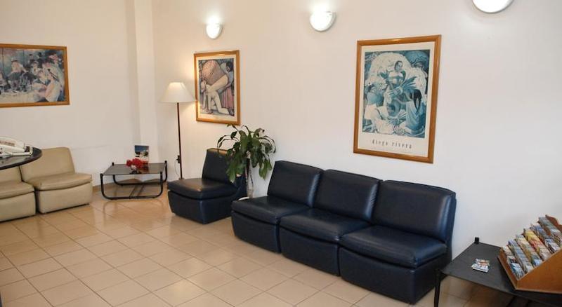 מונטווידאו Hotel Tres Cruces מראה חיצוני תמונה