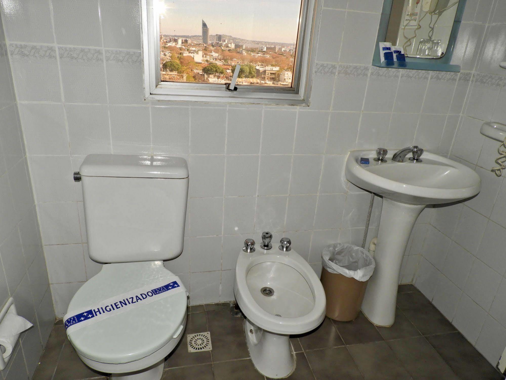 מונטווידאו Hotel Tres Cruces מראה חיצוני תמונה
