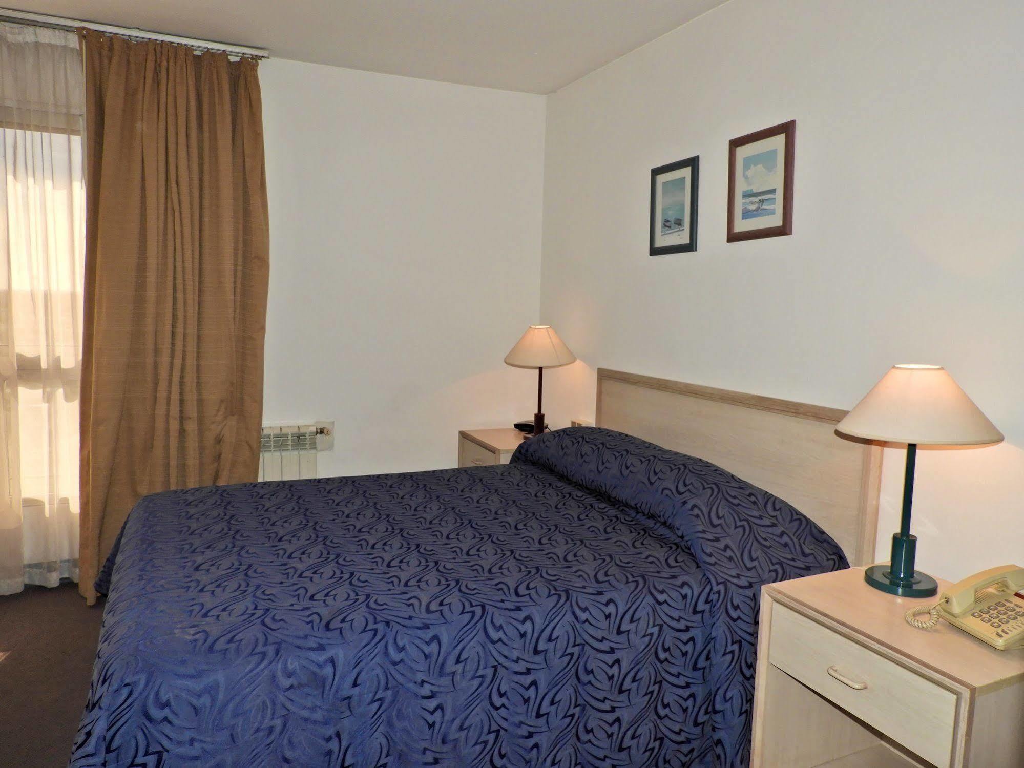 מונטווידאו Hotel Tres Cruces מראה חיצוני תמונה