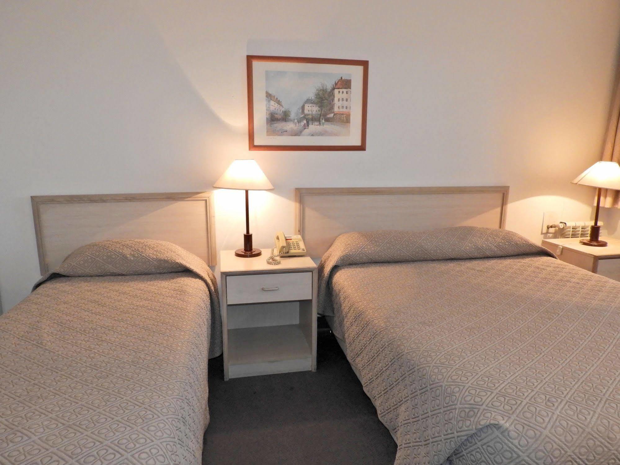 מונטווידאו Hotel Tres Cruces מראה חיצוני תמונה