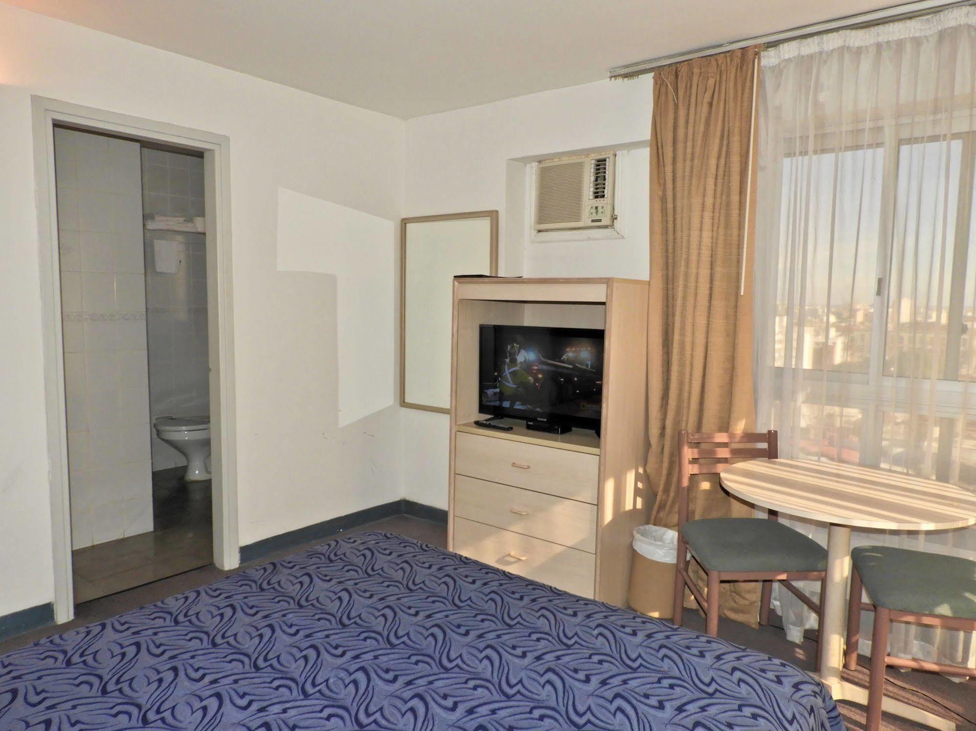 מונטווידאו Hotel Tres Cruces מראה חיצוני תמונה