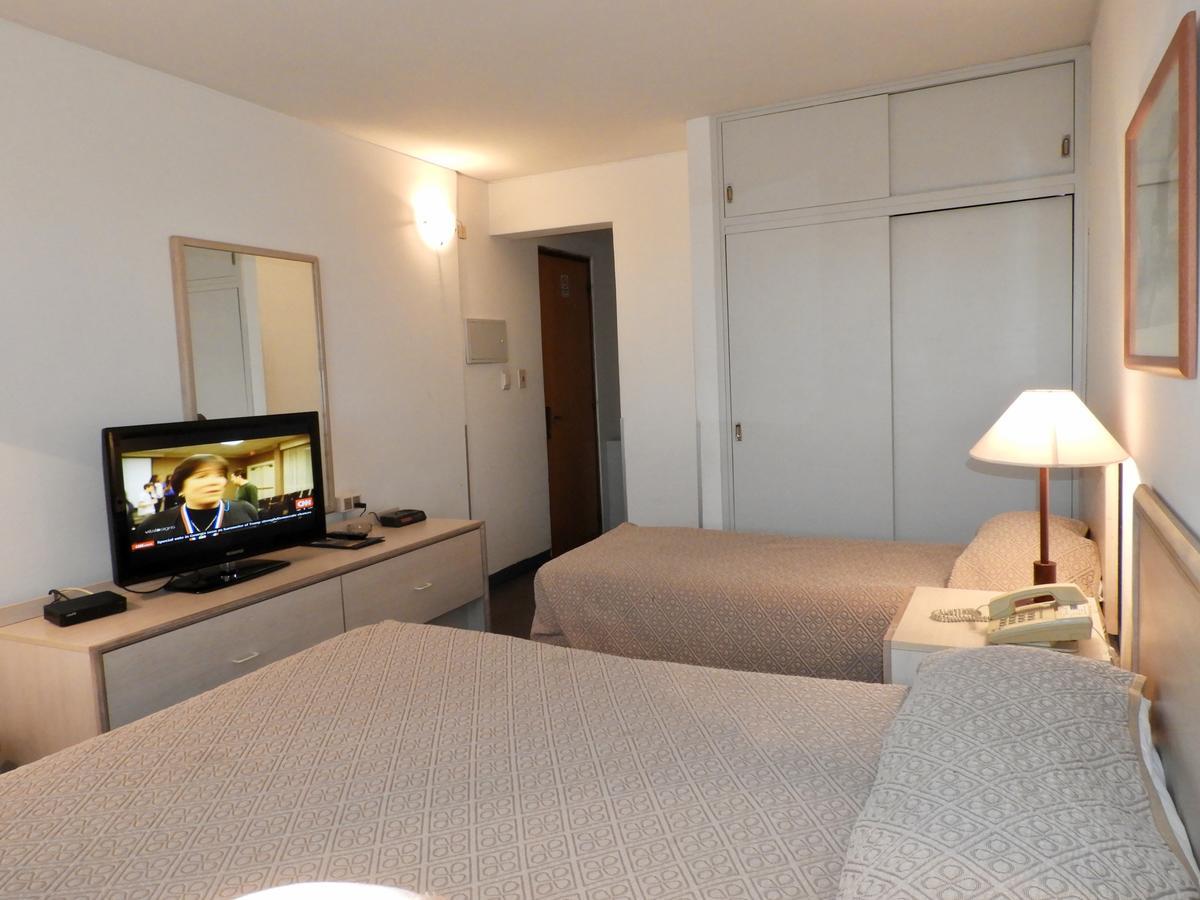 מונטווידאו Hotel Tres Cruces מראה חיצוני תמונה