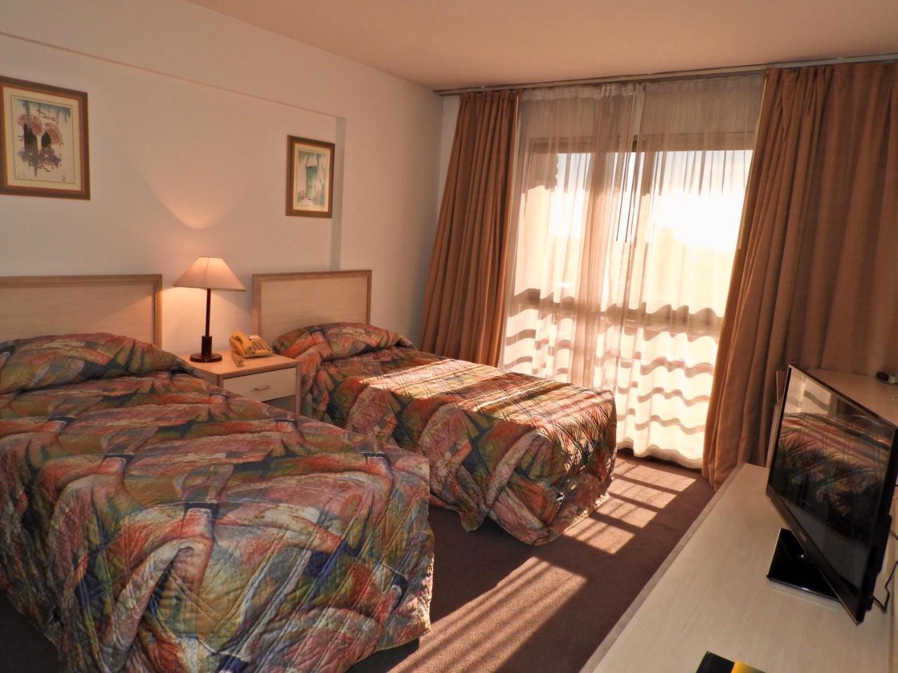 מונטווידאו Hotel Tres Cruces מראה חיצוני תמונה