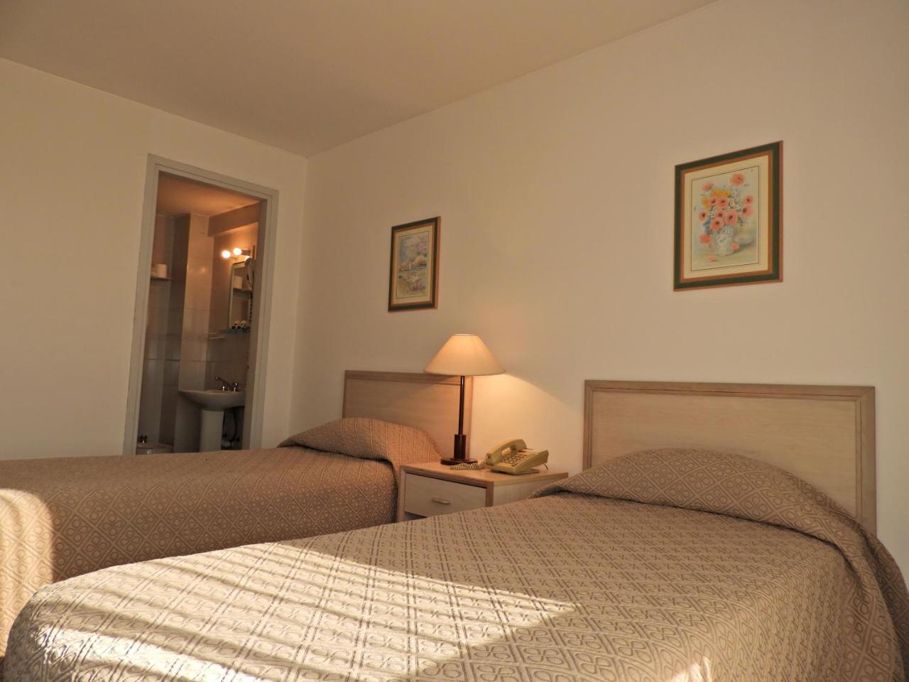 מונטווידאו Hotel Tres Cruces מראה חיצוני תמונה
